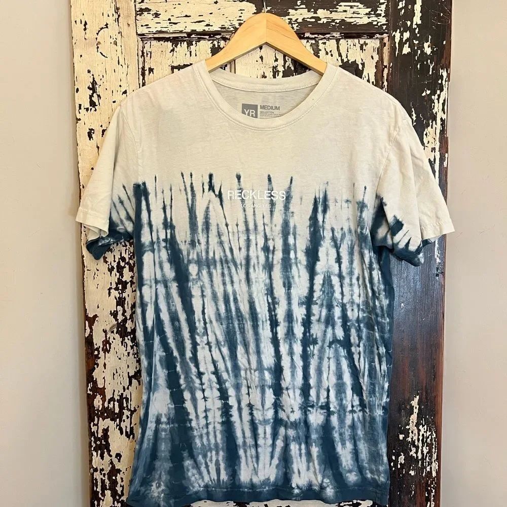 Men’s Young & Reckless tie dye T-shirt. Size Medium.‎